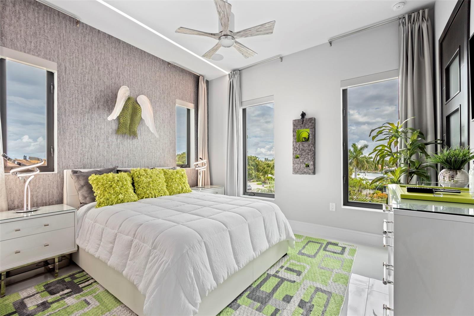 10100 TARPON DR, TREASURE ISLAND, FL, 33706