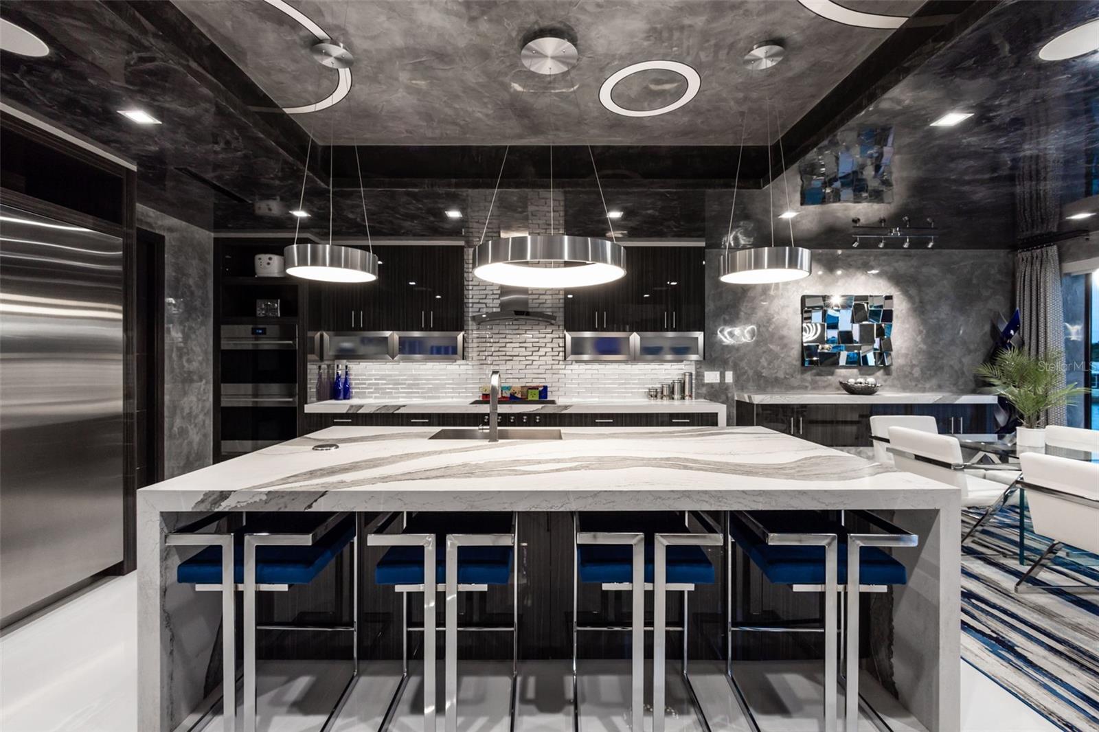 10100 TARPON DR, TREASURE ISLAND, FL, 33706