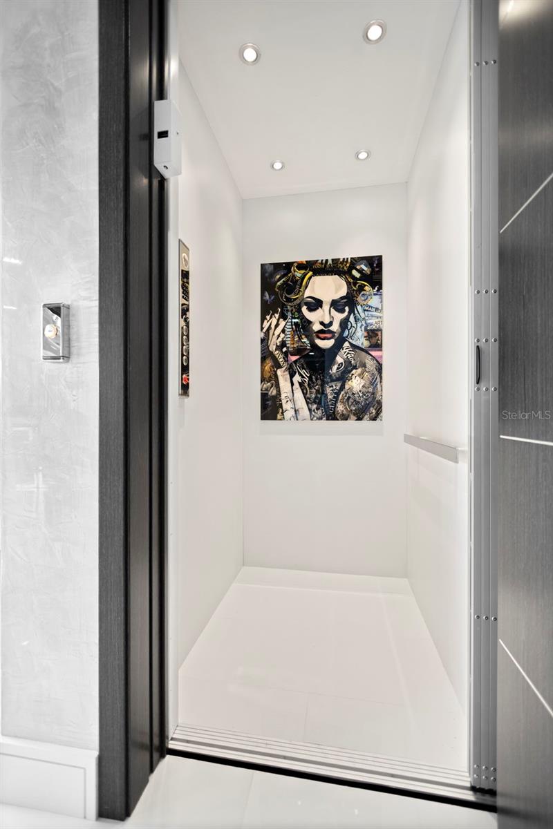 10100 TARPON DR, TREASURE ISLAND, FL, 33706