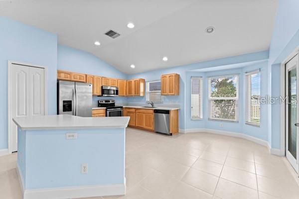 8512 CANTERBURY LAKE BLVD, TAMPA, FL, 33619