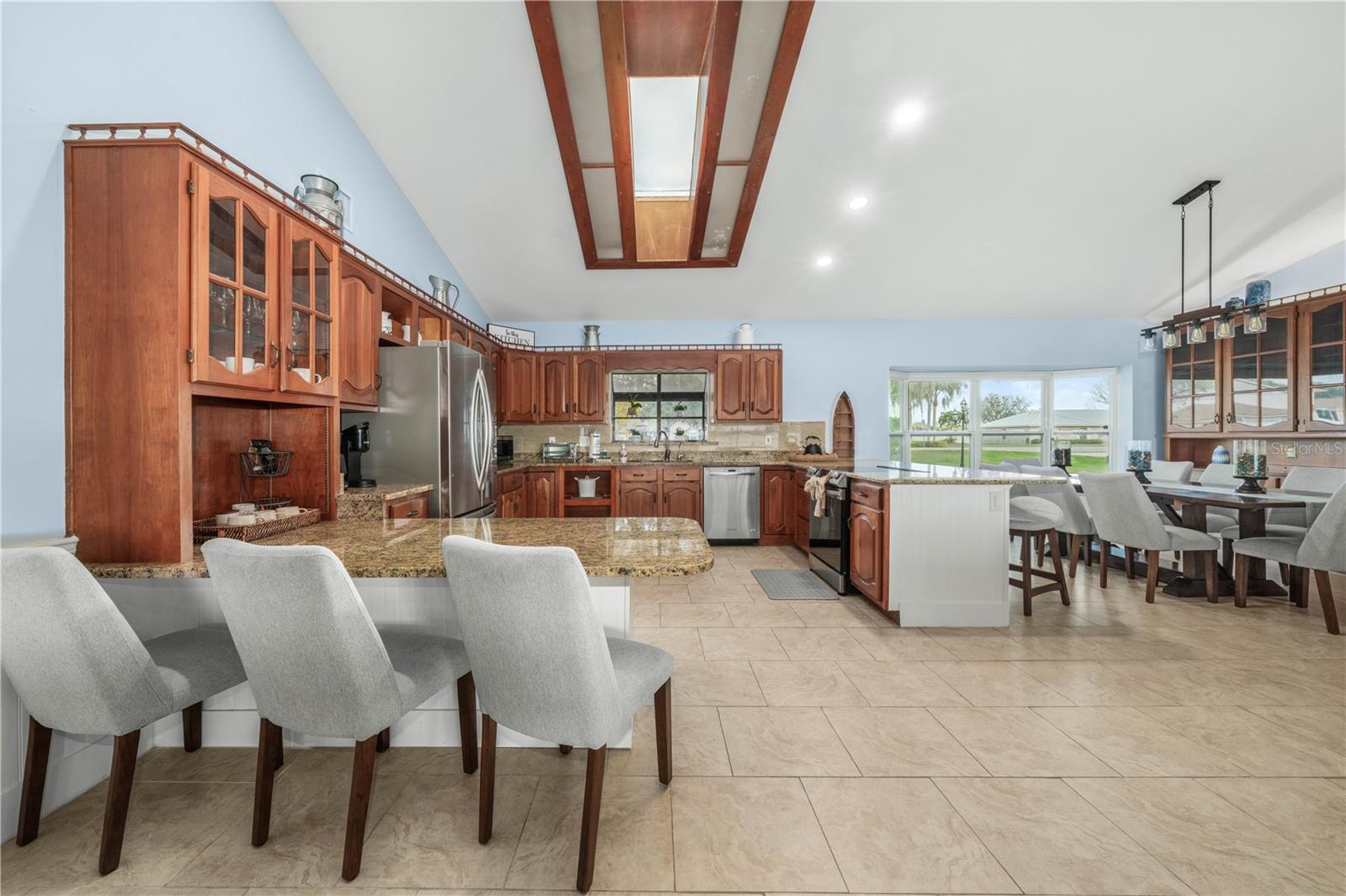 922 LAKE DR E, LAKE PLACID, FL, 33852