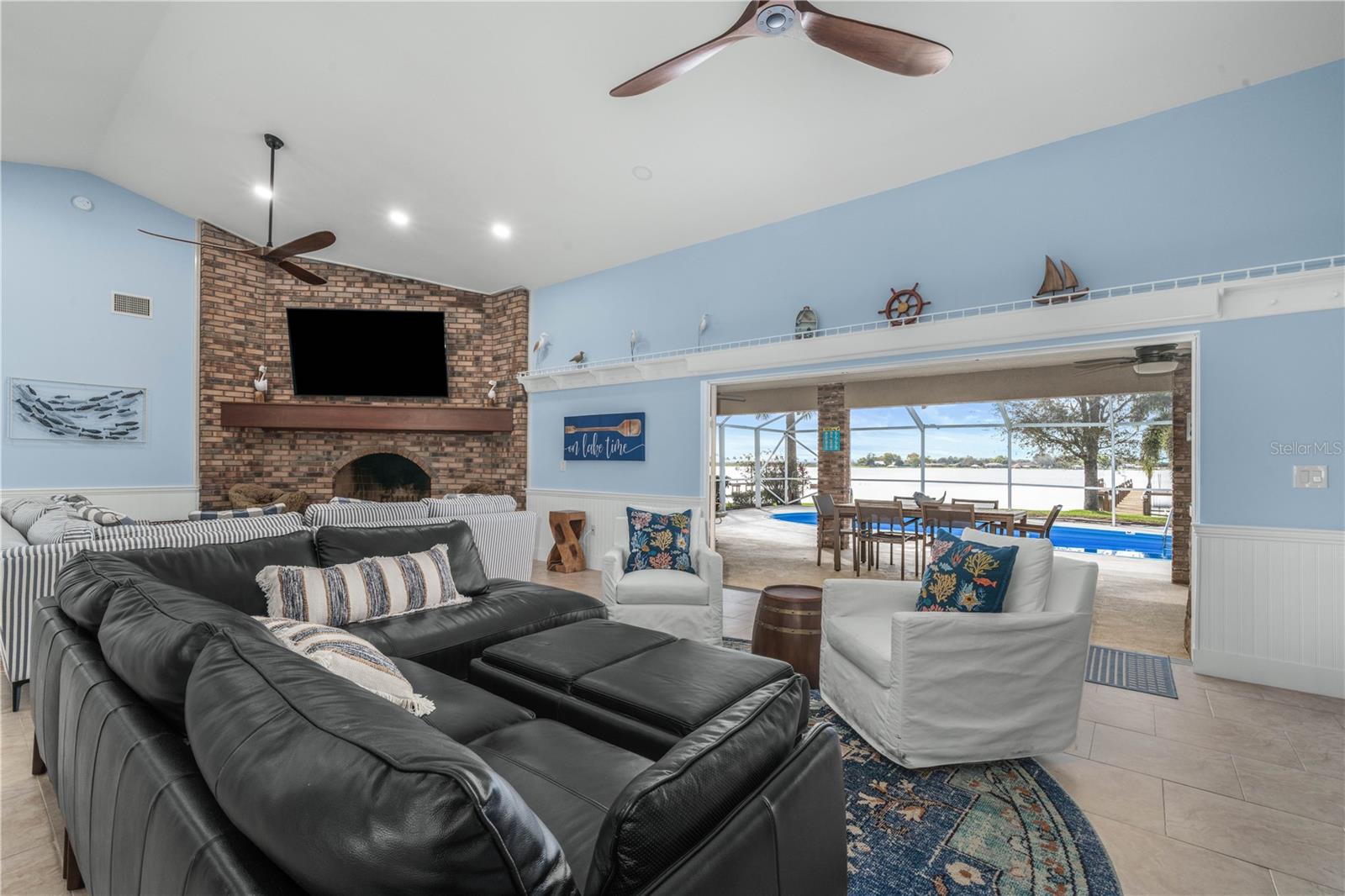 922 LAKE DR E, LAKE PLACID, FL, 33852