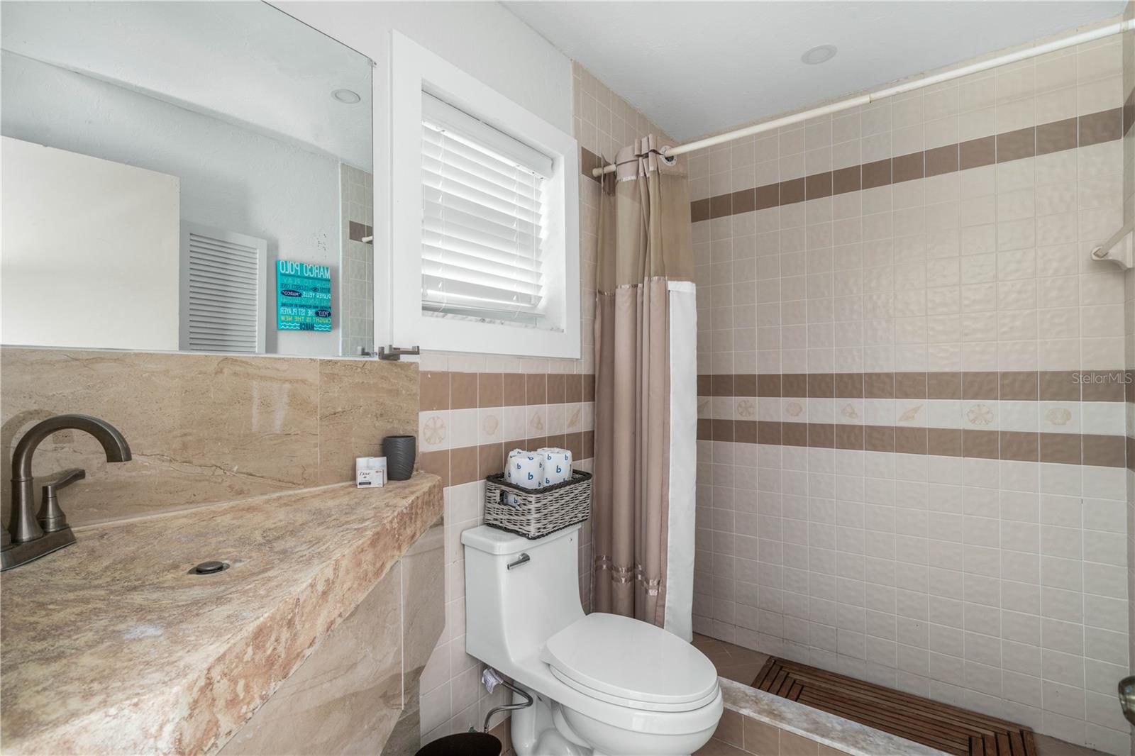 922 LAKE DR E, LAKE PLACID, FL, 33852