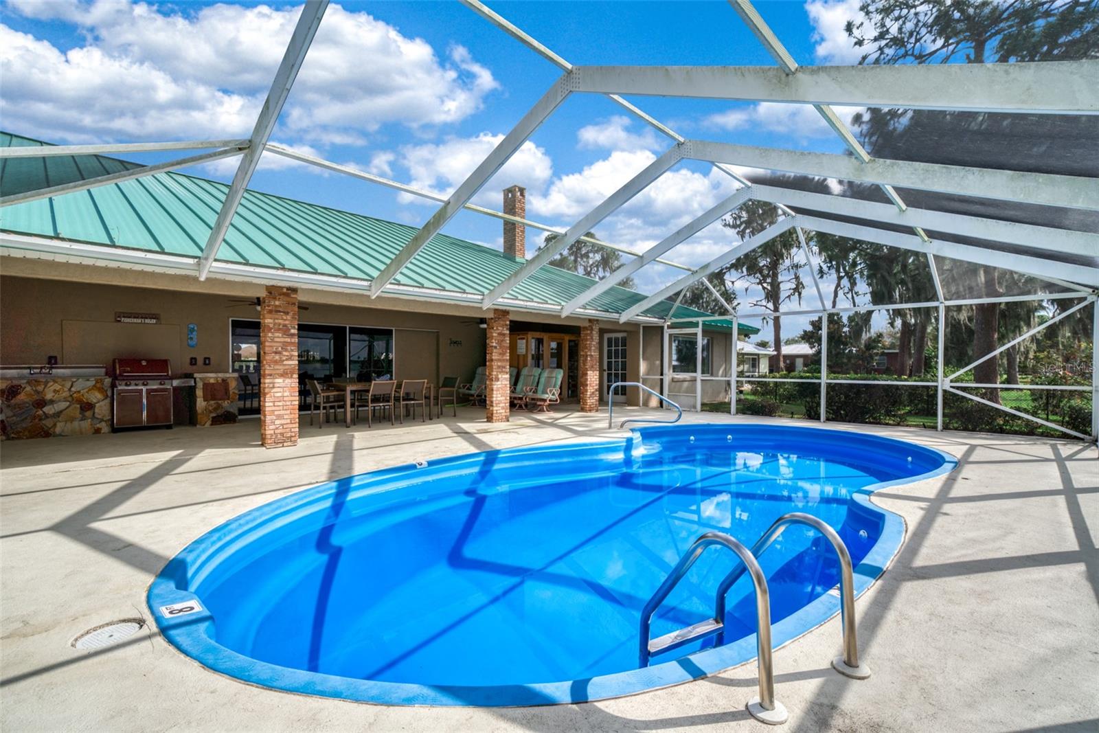 922 LAKE DR E, LAKE PLACID, FL, 33852