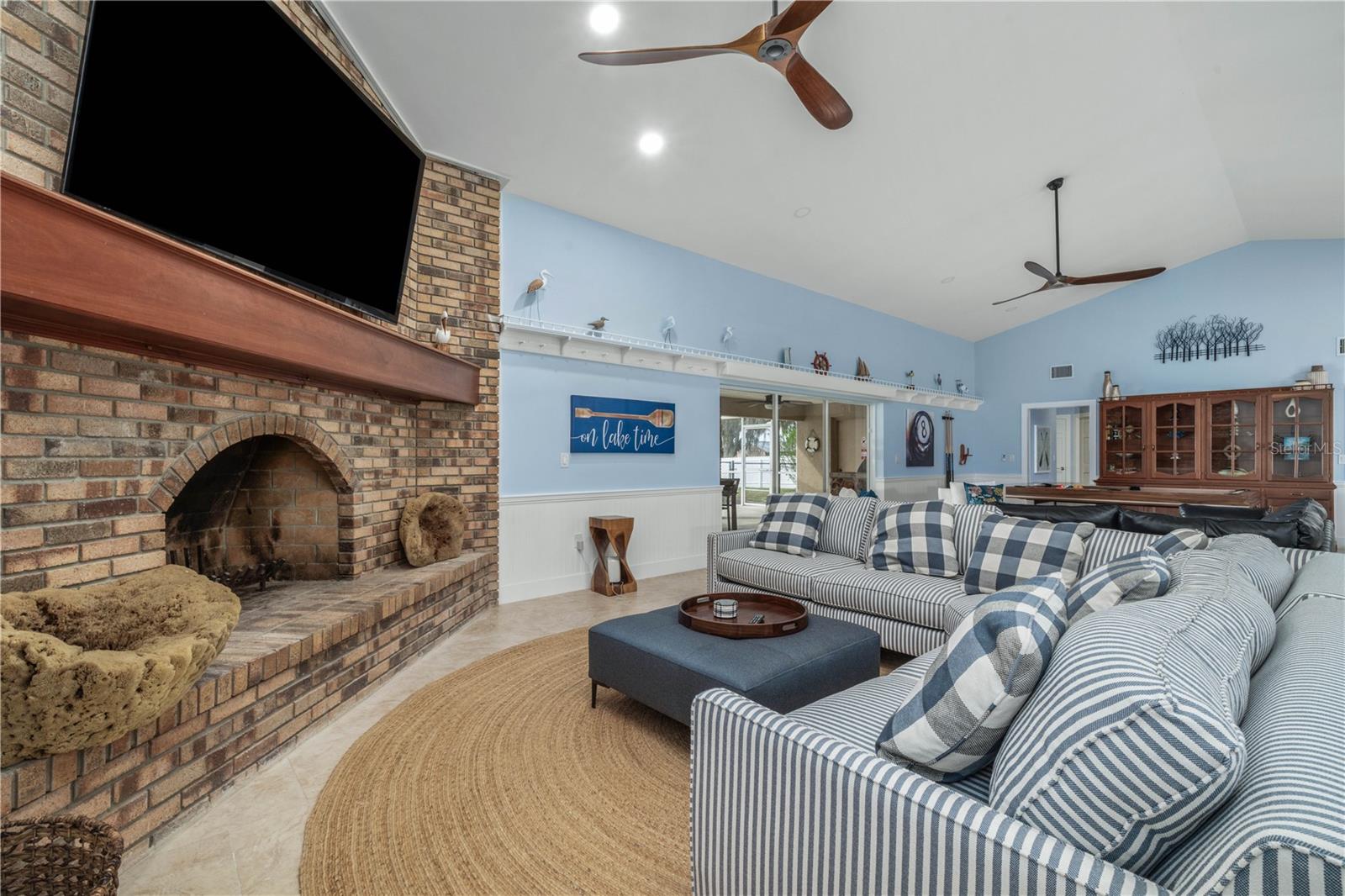 922 LAKE DR E, LAKE PLACID, FL, 33852