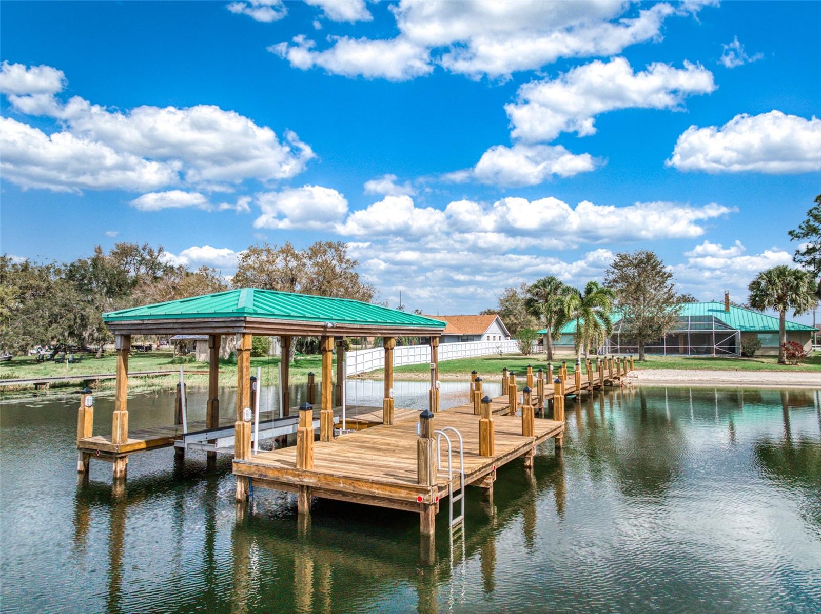 922 LAKE DR E, LAKE PLACID, FL, 33852