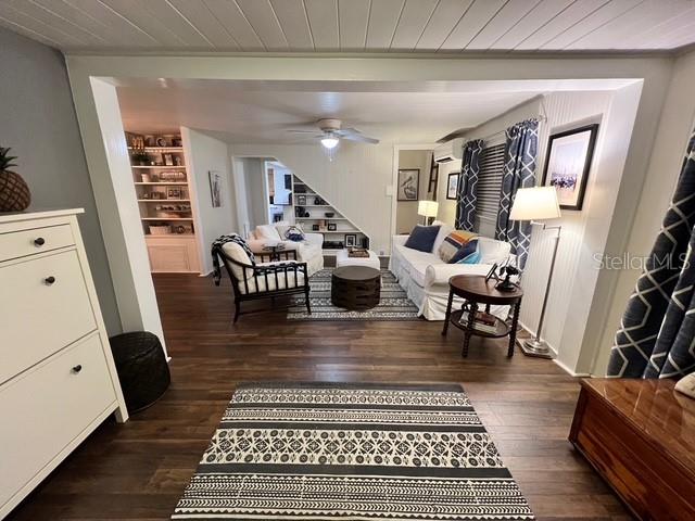 810 N TREMAIN ST, MOUNT DORA, FL, 32757