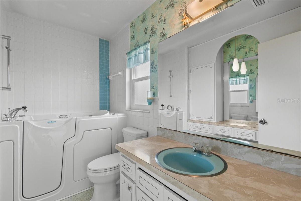 8468 FLAGSTONE DR, TAMPA, FL, 33615