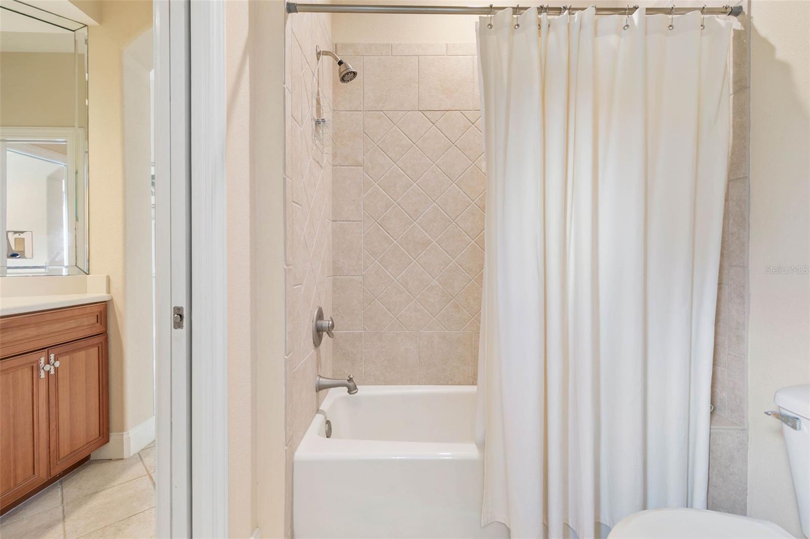 28 EMERALD LAKE DR, PALM COAST, FL, 32137