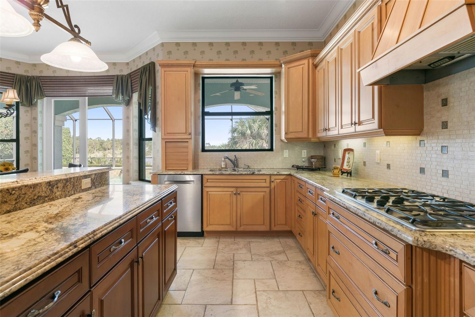 28 EMERALD LAKE DR, PALM COAST, FL, 32137