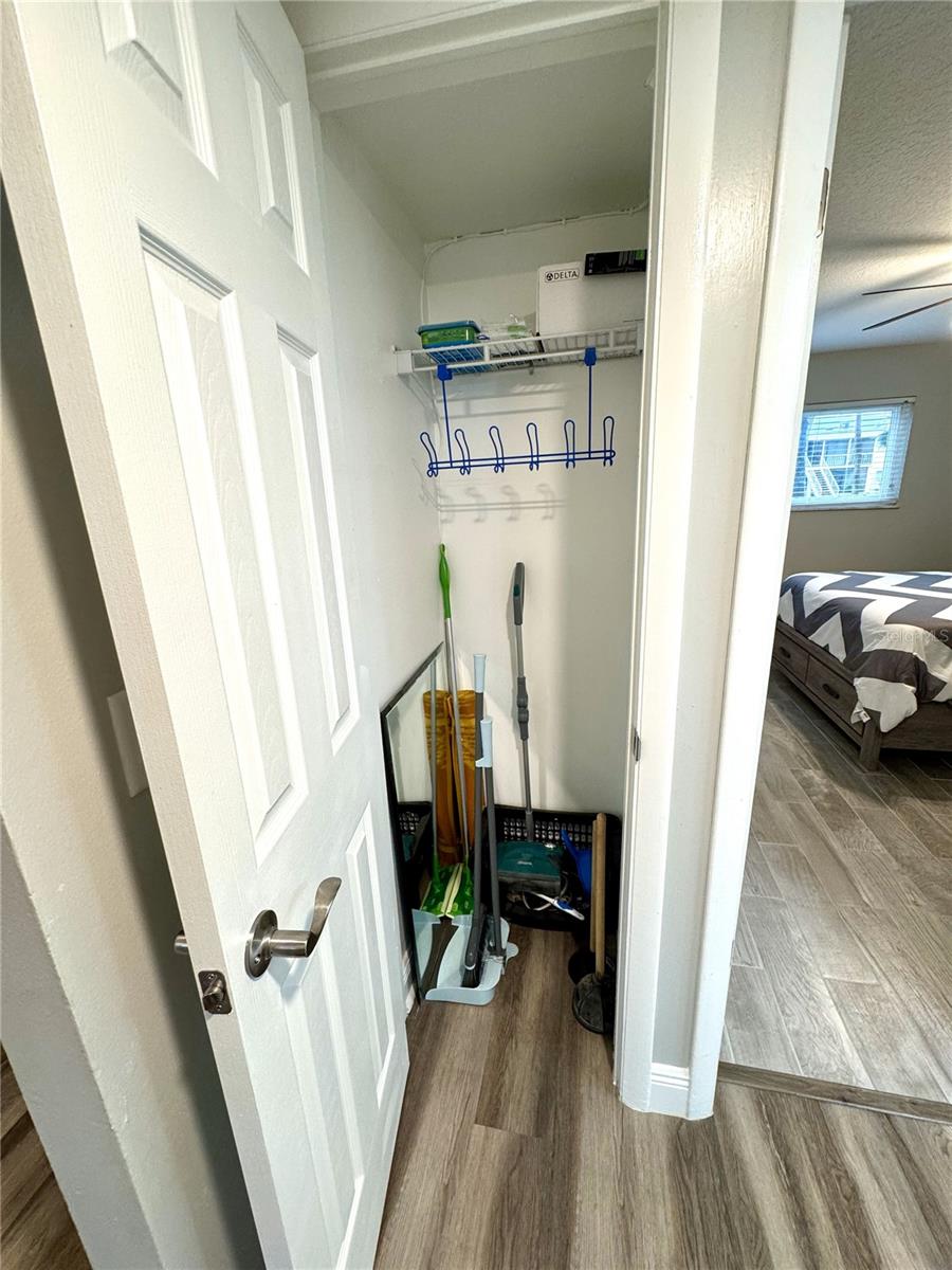 1000 LAKE OF THE WOODS BLVD #104F, FERN PARK, FL, 32730