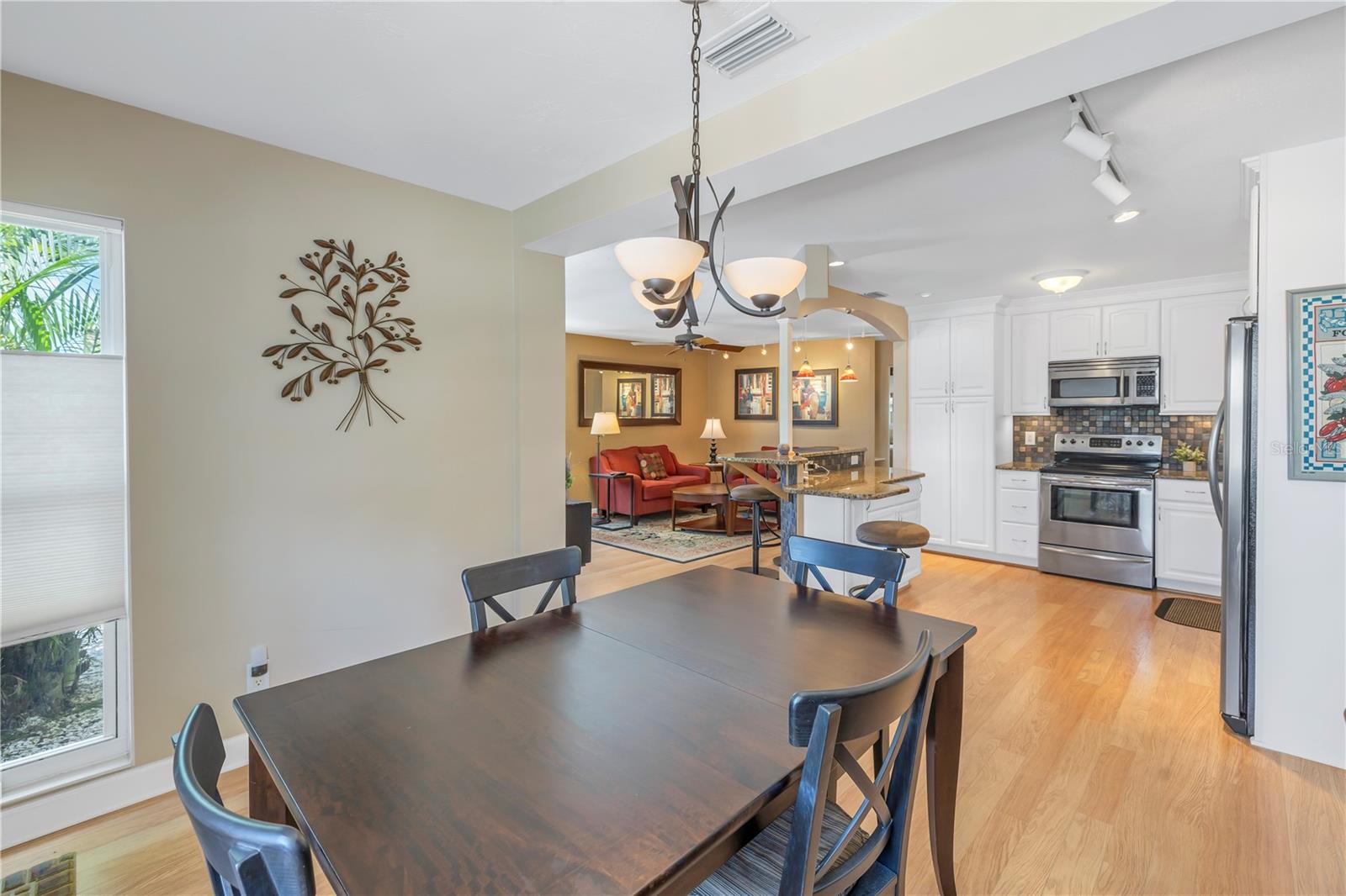 704 180TH AVE E, REDINGTON SHORES, FL, 33708