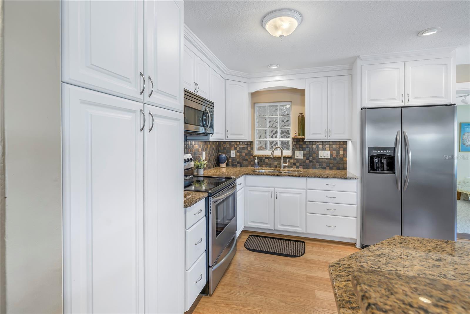 704 180TH AVE E, REDINGTON SHORES, FL, 33708
