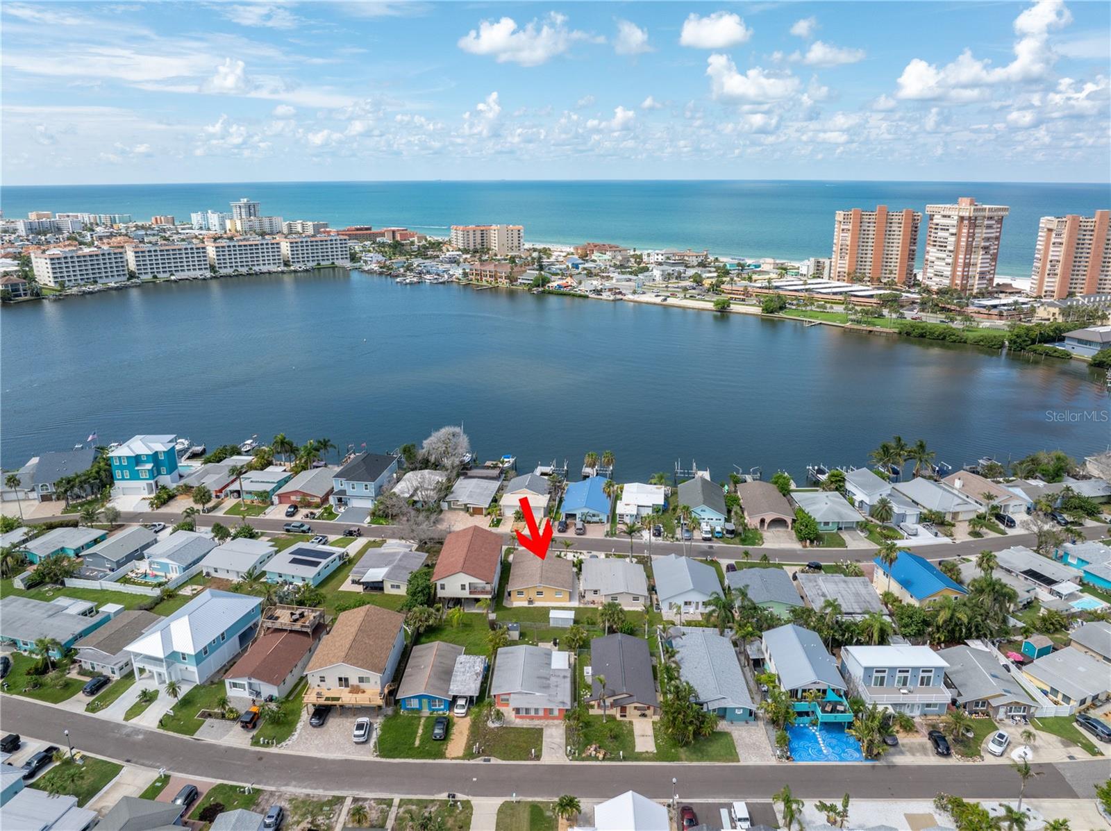 704 180TH AVE E, REDINGTON SHORES, FL, 33708