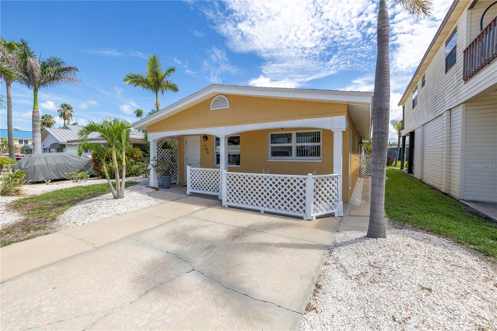 704 180TH AVE E, REDINGTON SHORES, FL, 33708