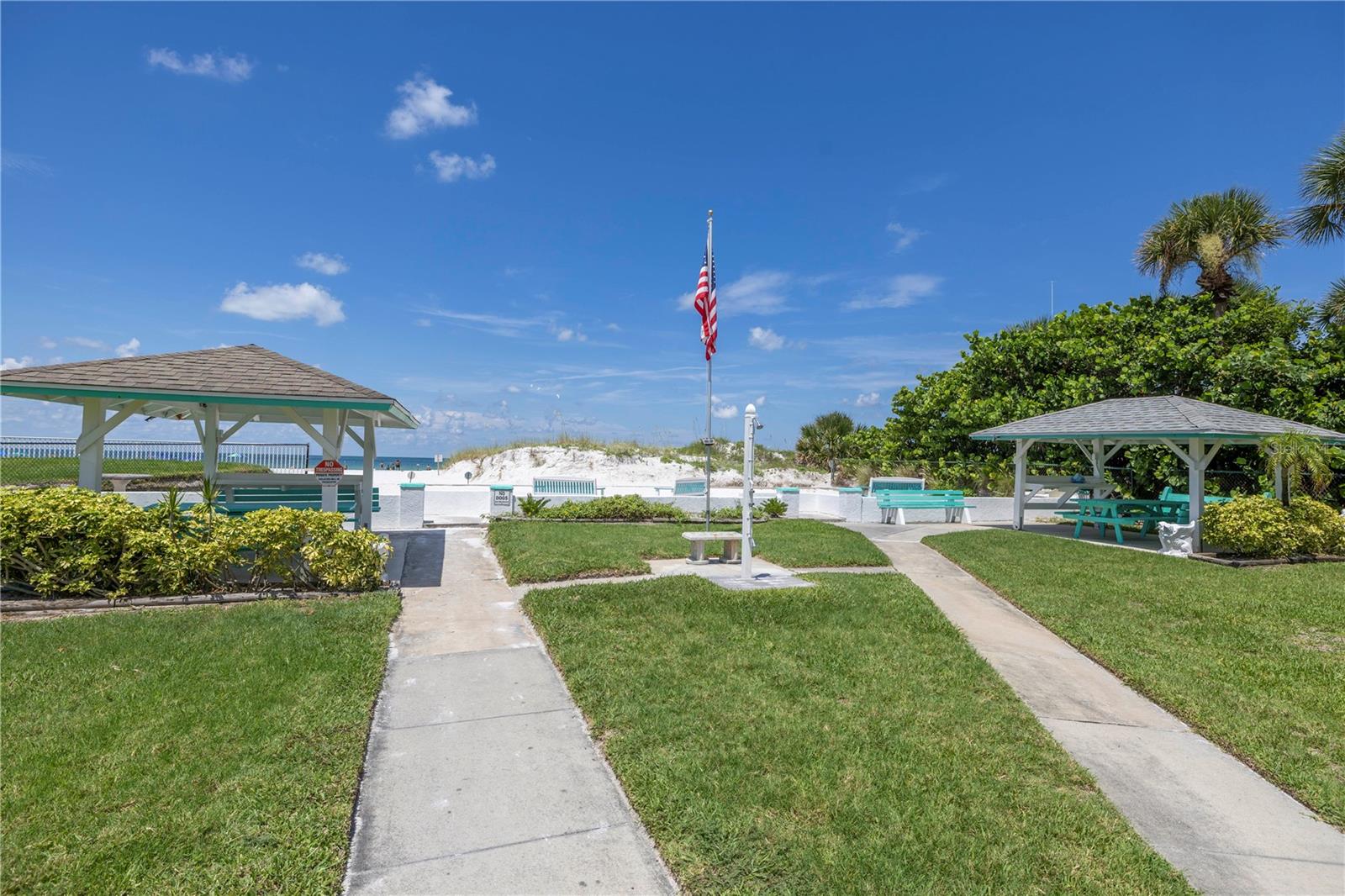 704 180TH AVE E, REDINGTON SHORES, FL, 33708