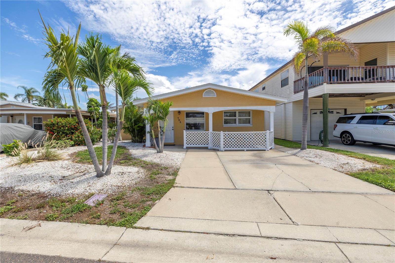 704 180TH AVE E, REDINGTON SHORES, FL, 33708