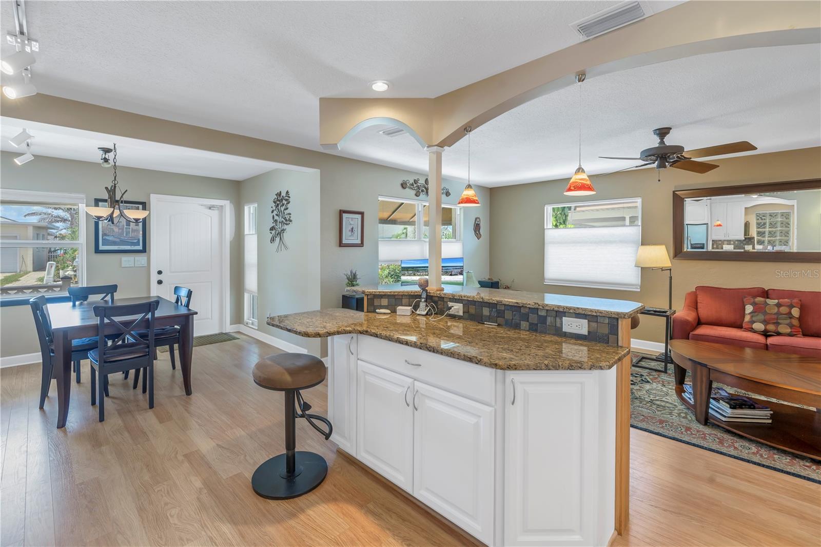 704 180TH AVE E, REDINGTON SHORES, FL, 33708