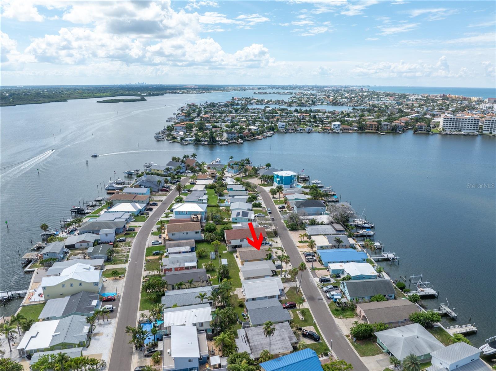 704 180TH AVE E, REDINGTON SHORES, FL, 33708