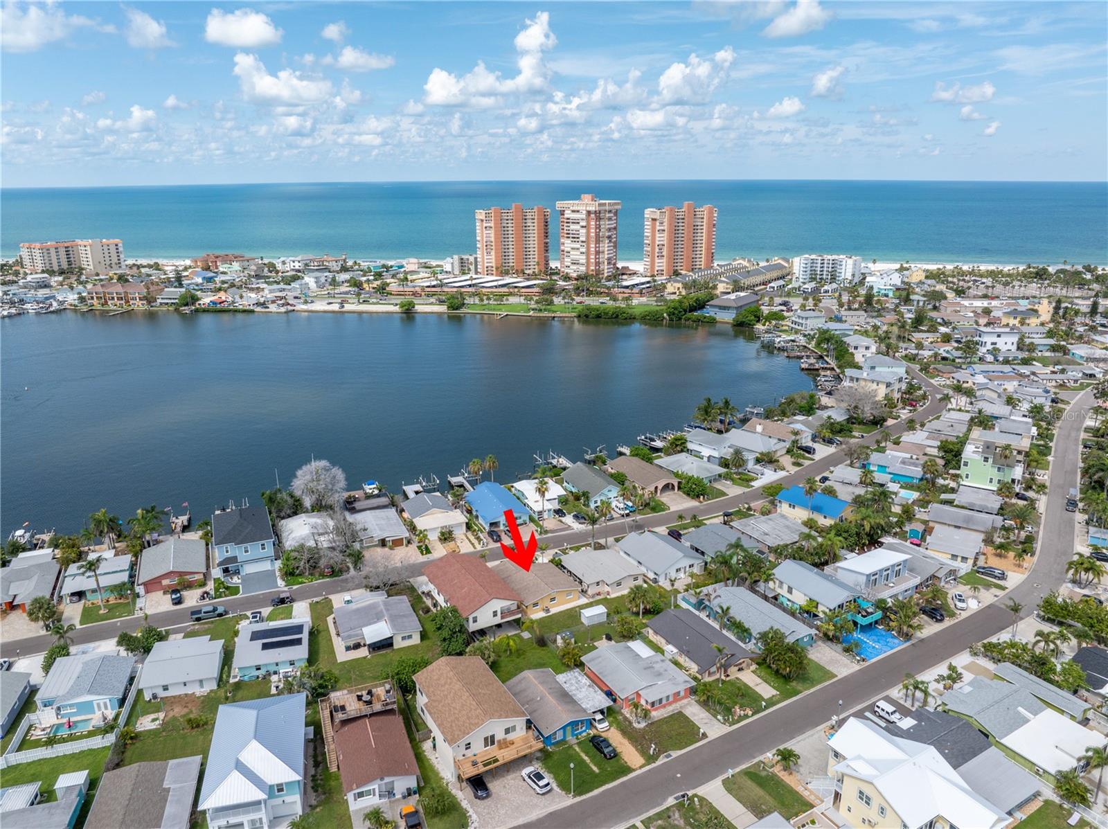 704 180TH AVE E, REDINGTON SHORES, FL, 33708