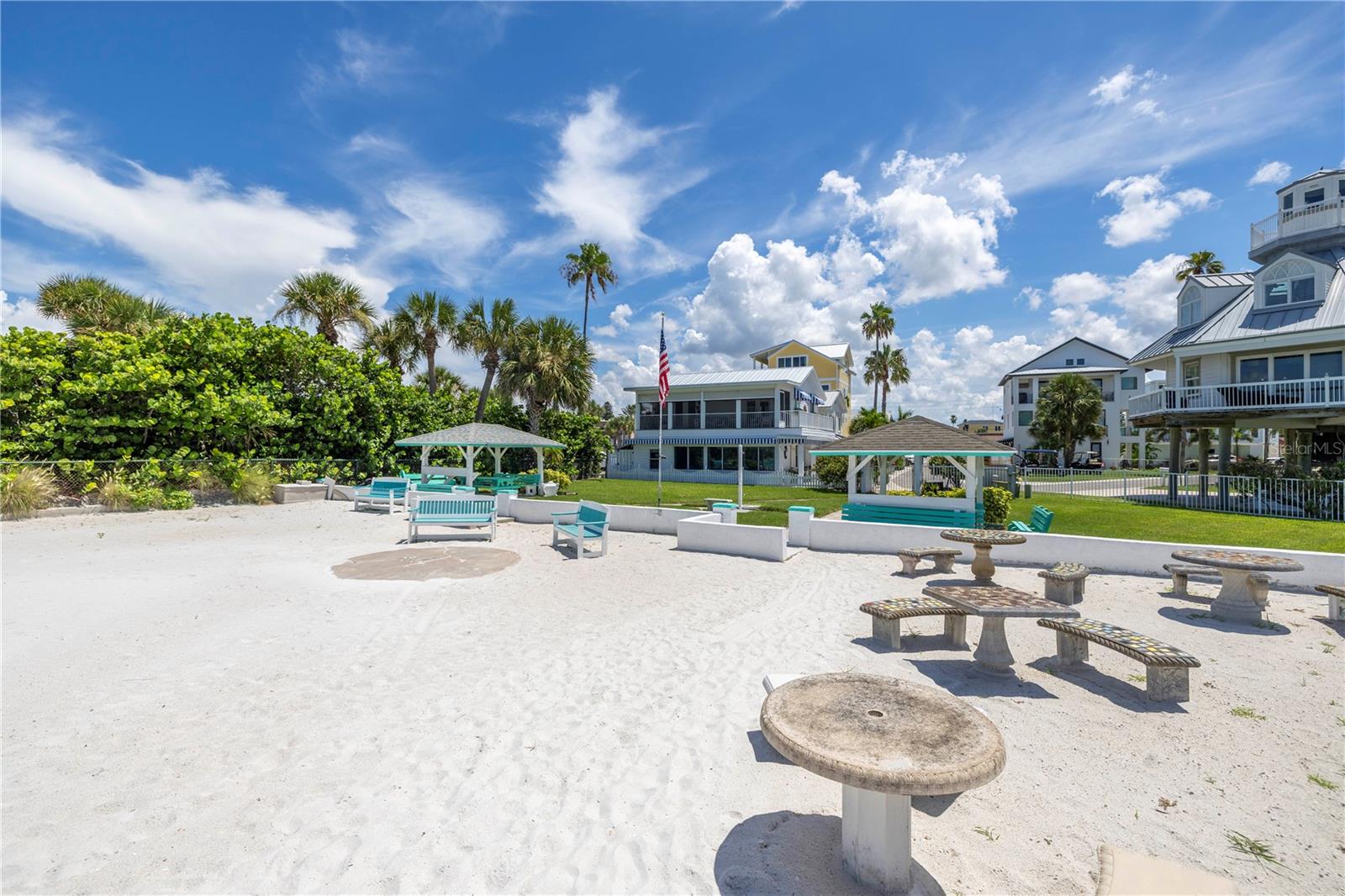 704 180TH AVE E, REDINGTON SHORES, FL, 33708