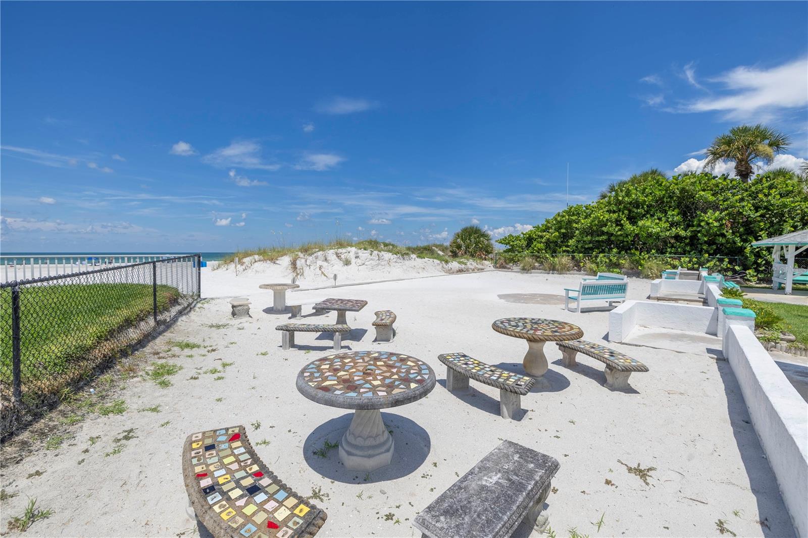 704 180TH AVE E, REDINGTON SHORES, FL, 33708