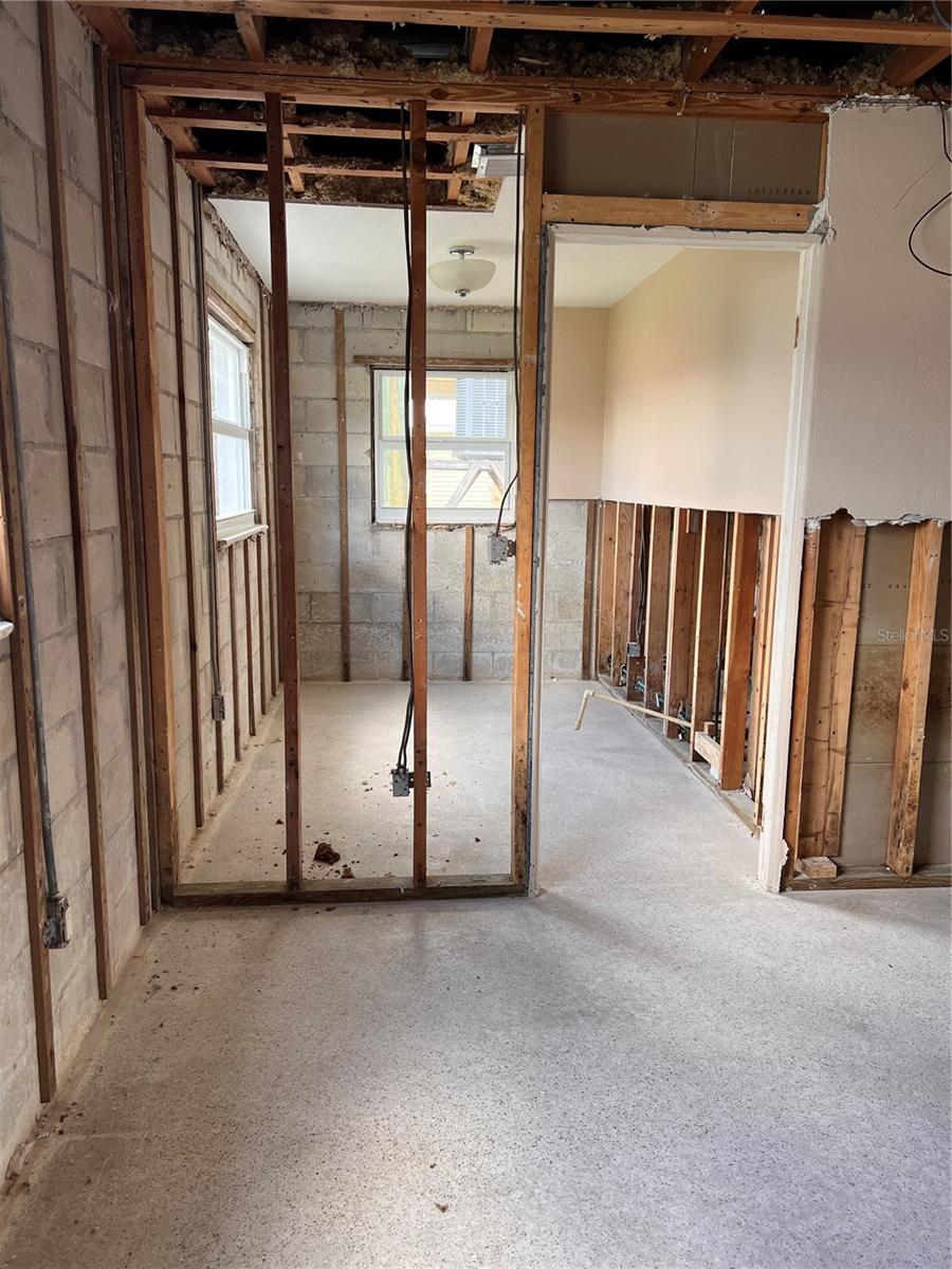 704 180TH AVE E, REDINGTON SHORES, FL, 33708