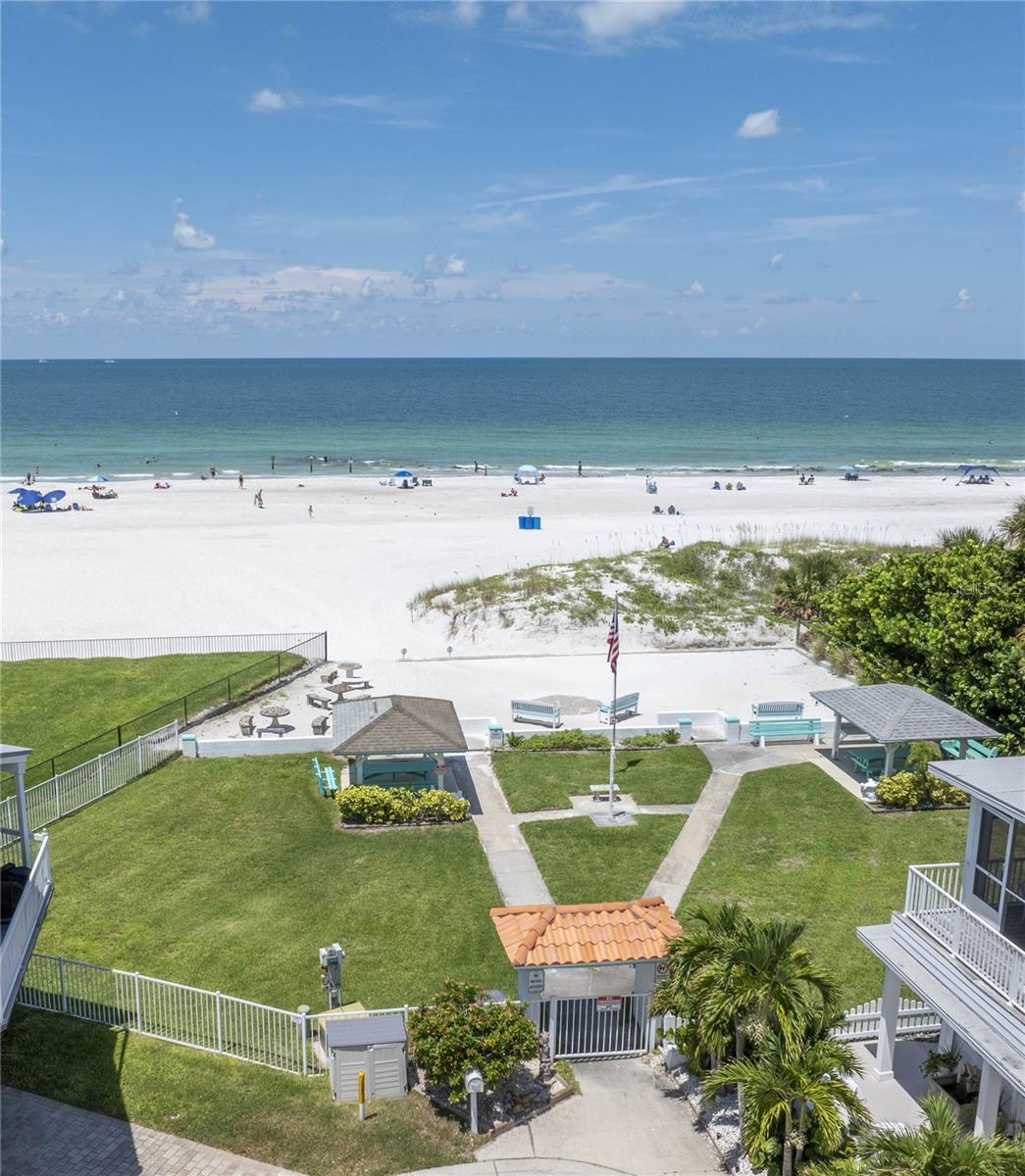 704 180TH AVE E, REDINGTON SHORES, FL, 33708