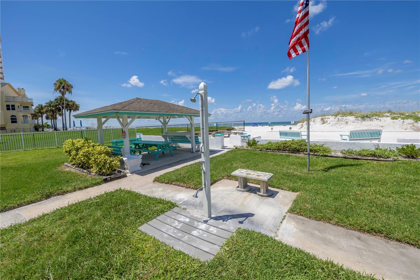 704 180TH AVE E, REDINGTON SHORES, FL, 33708