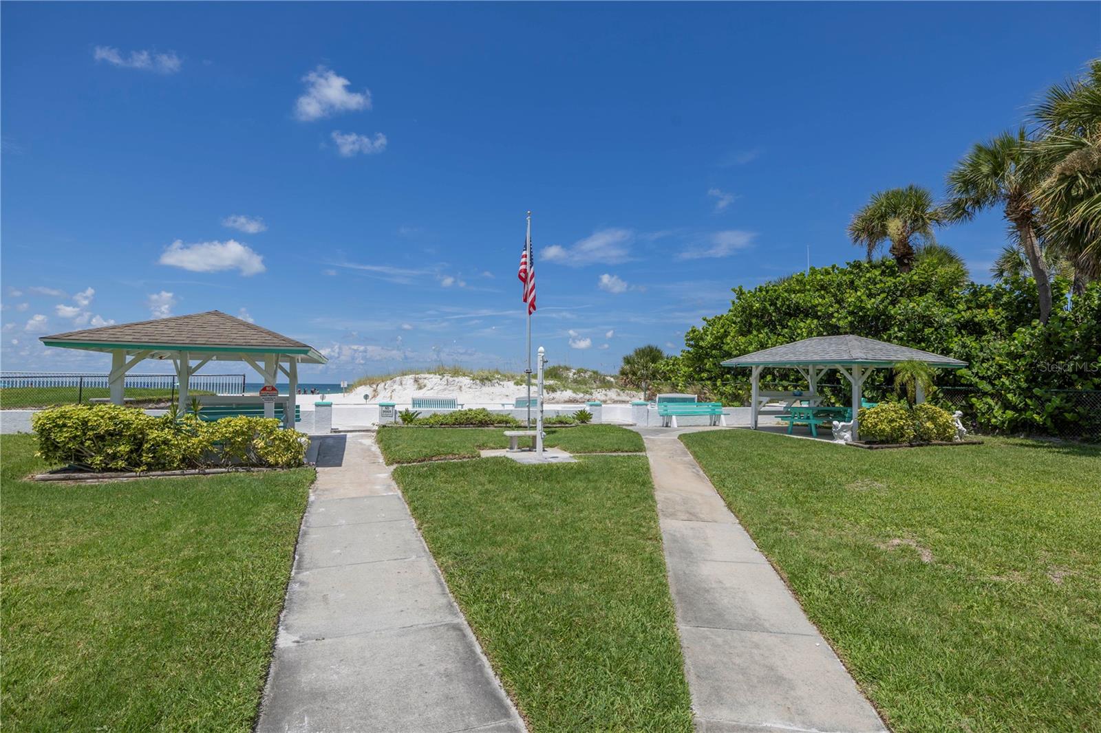 704 180TH AVE E, REDINGTON SHORES, FL, 33708