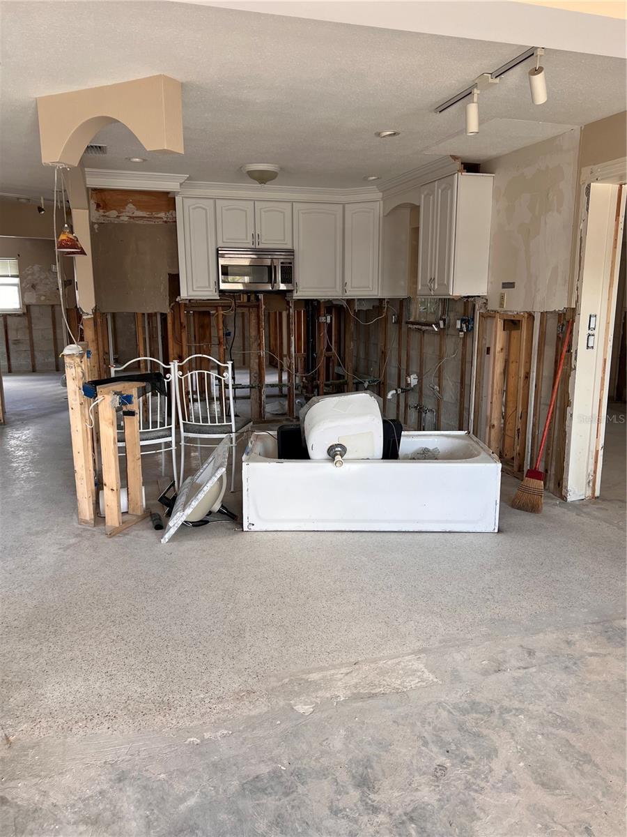 704 180TH AVE E, REDINGTON SHORES, FL, 33708