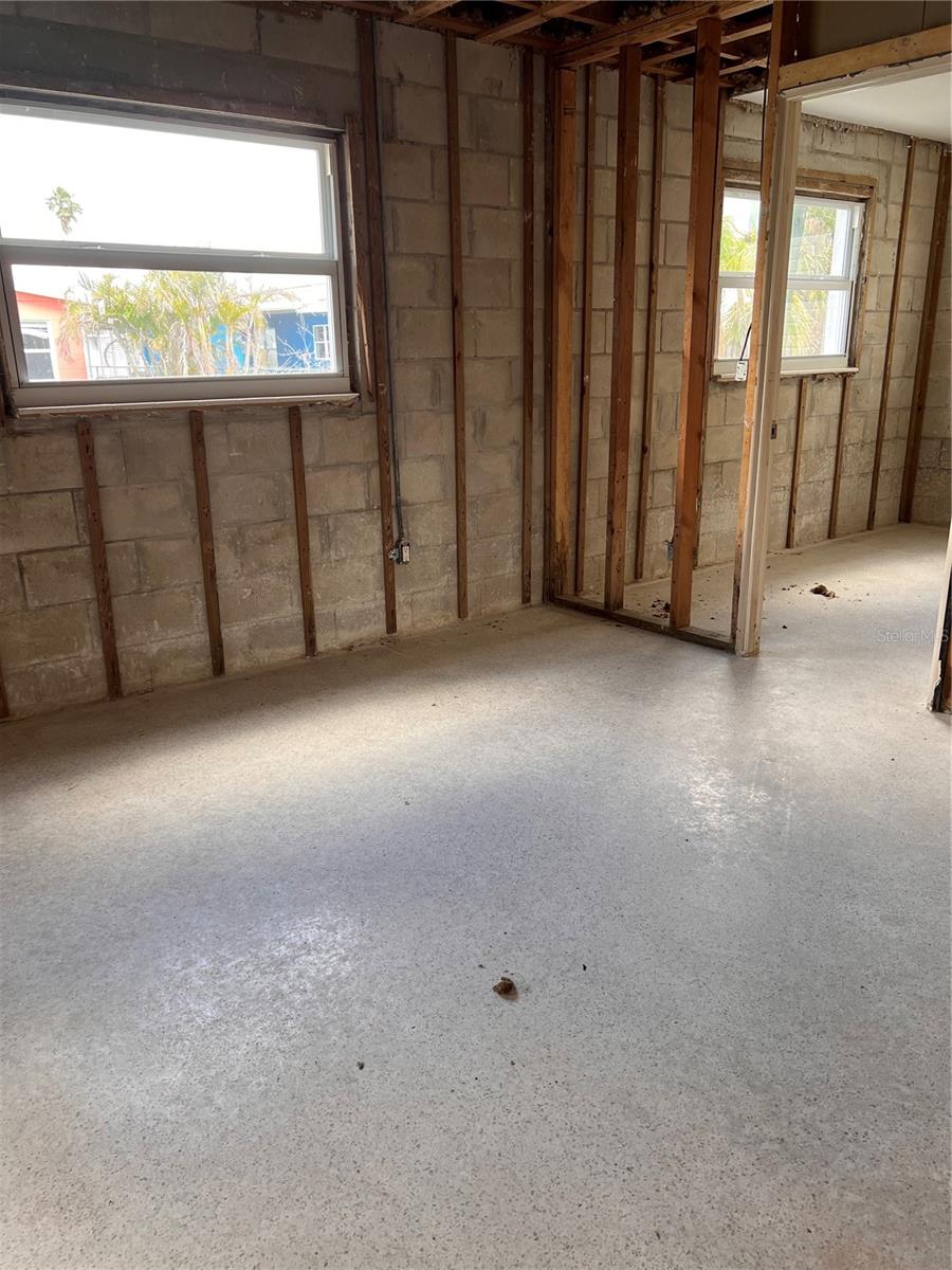 704 180TH AVE E, REDINGTON SHORES, FL, 33708