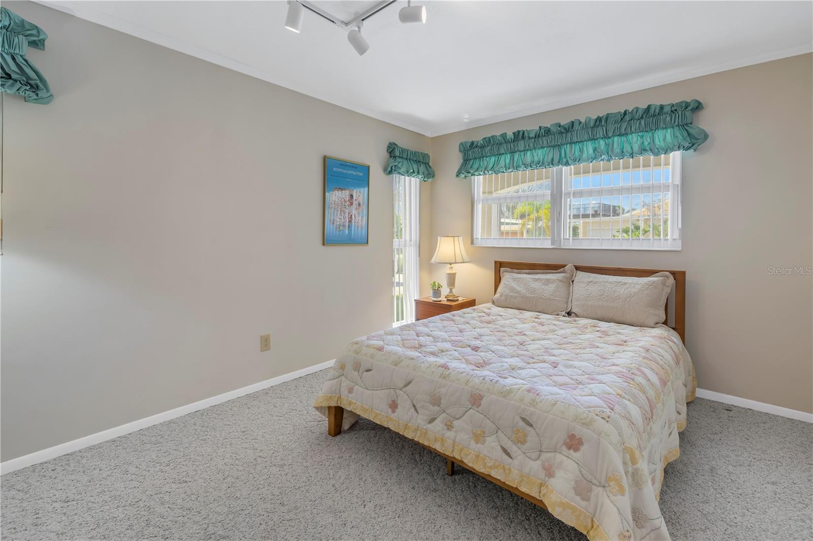 704 180TH AVE E, REDINGTON SHORES, FL, 33708