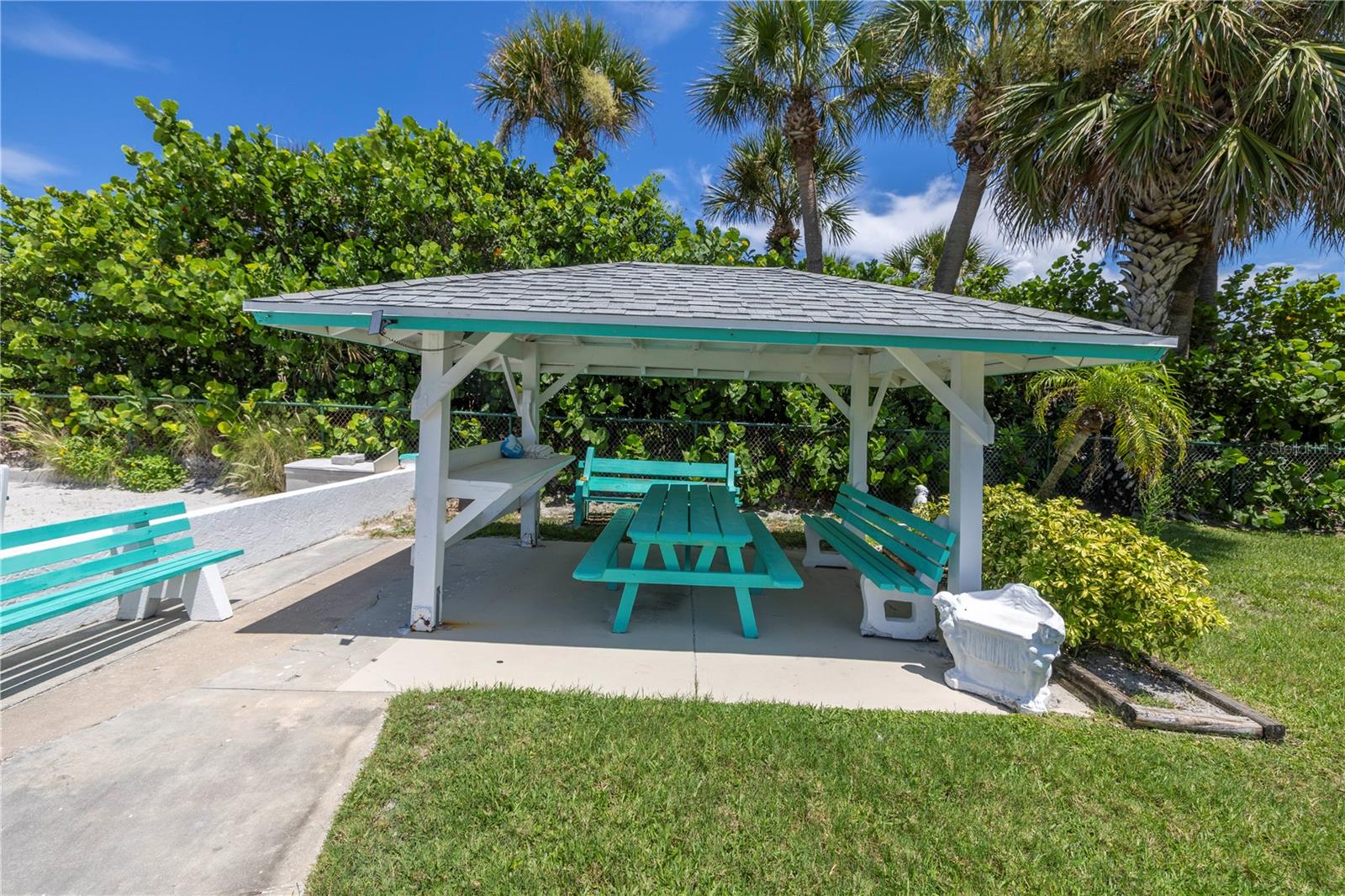 704 180TH AVE E, REDINGTON SHORES, FL, 33708