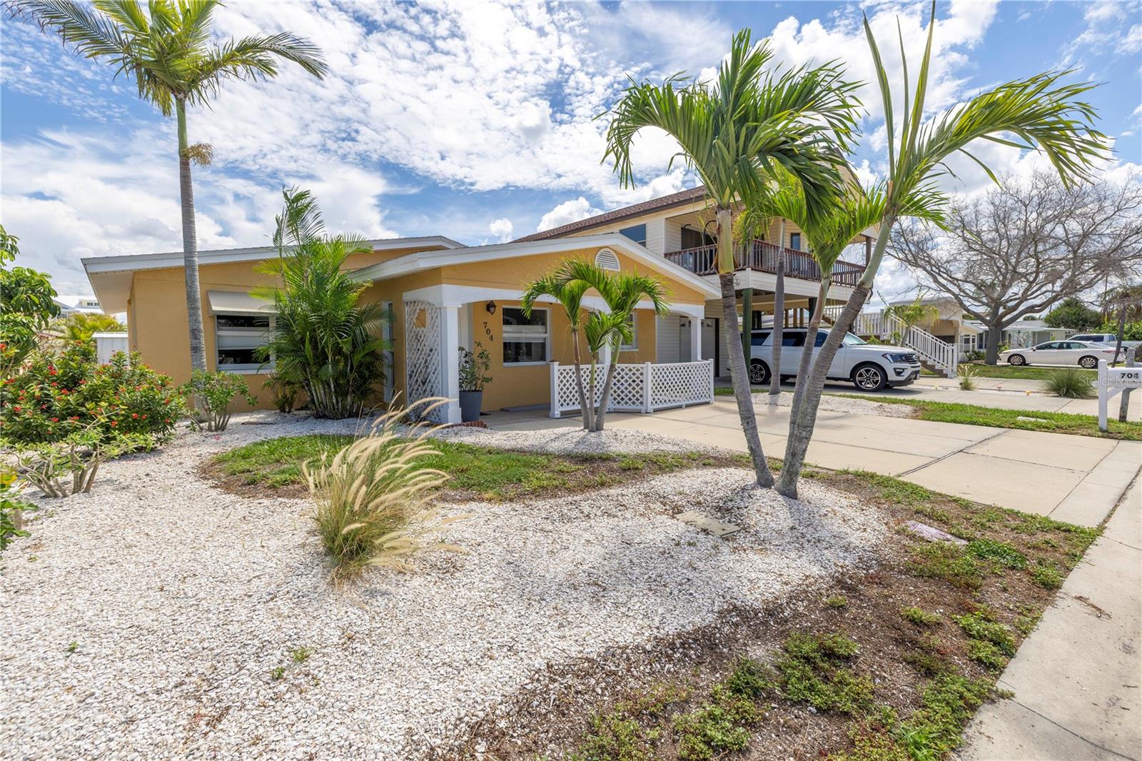 704 180TH AVE E, REDINGTON SHORES, FL, 33708