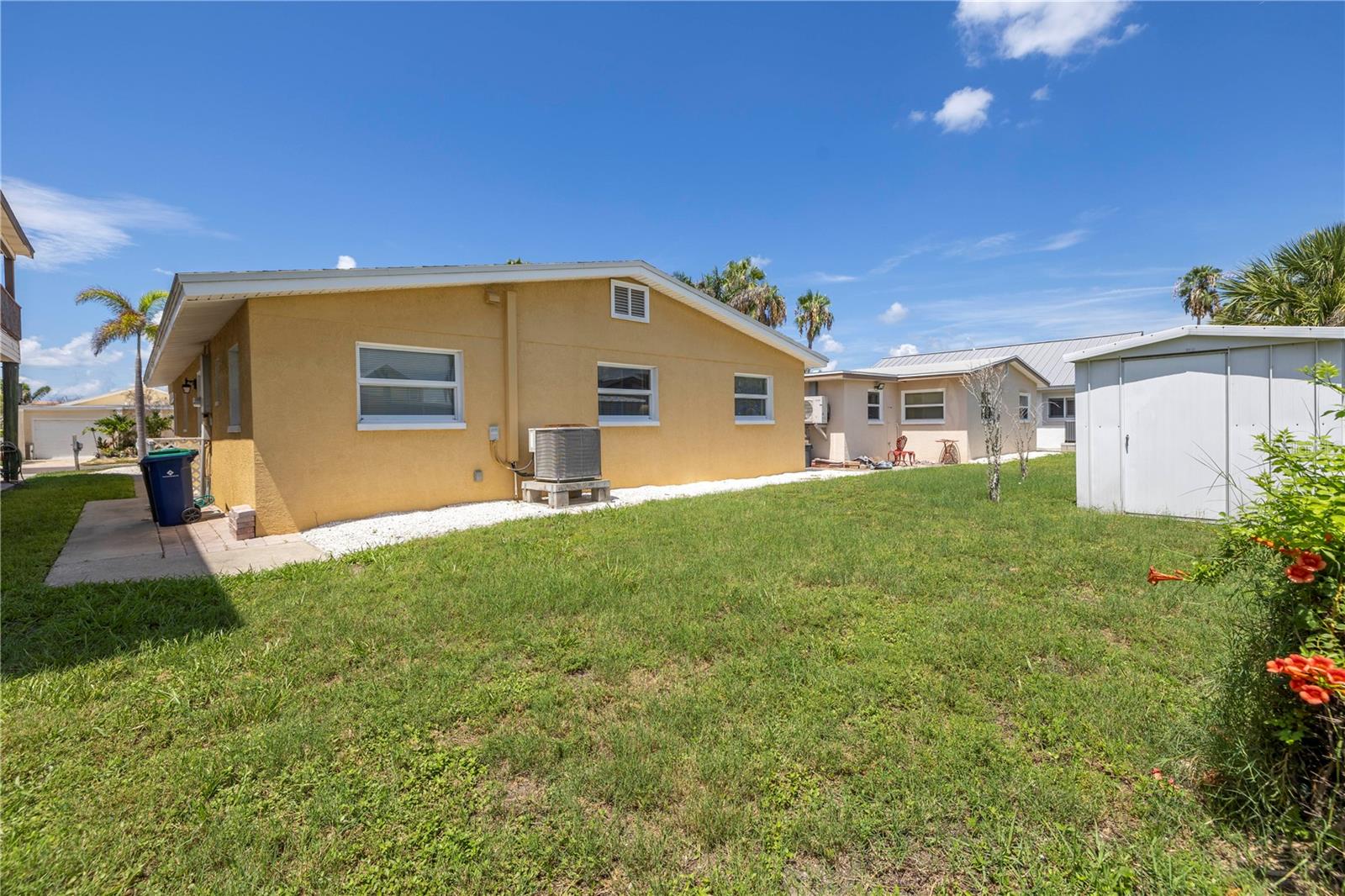 704 180TH AVE E, REDINGTON SHORES, FL, 33708