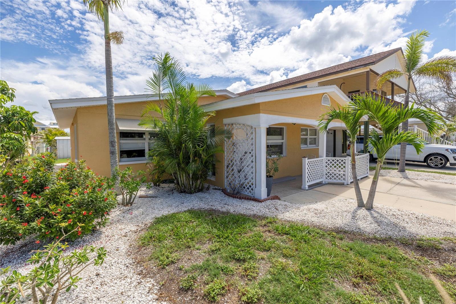 704 180TH AVE E, REDINGTON SHORES, FL, 33708