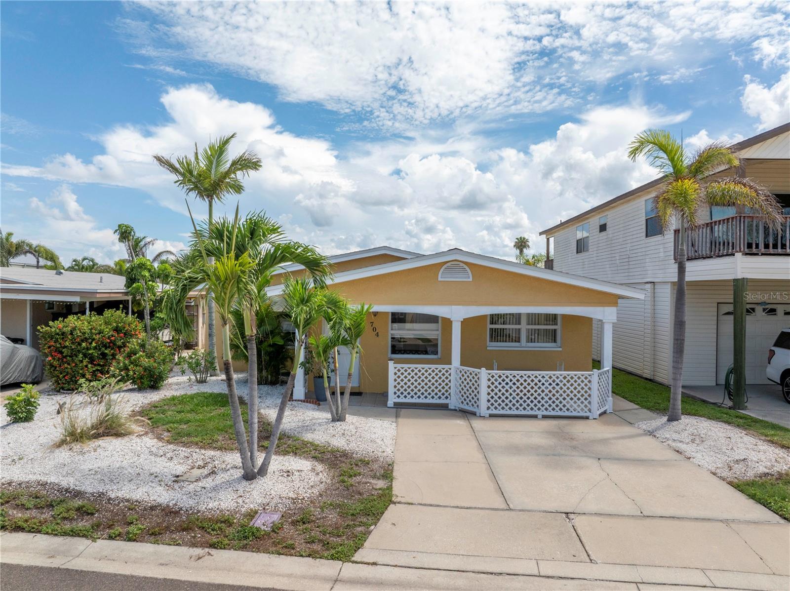 704 180TH AVE E, REDINGTON SHORES, FL, 33708