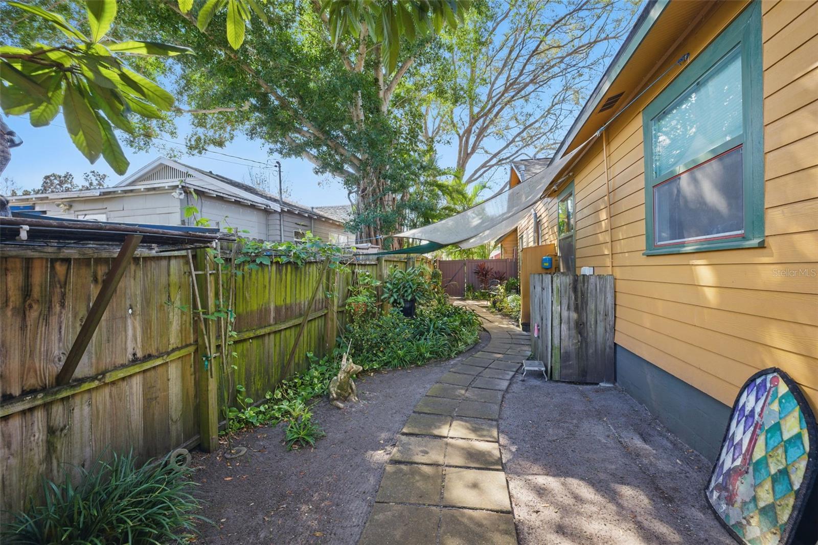 3235 8TH AVE N, ST PETERSBURG, FL, 33713