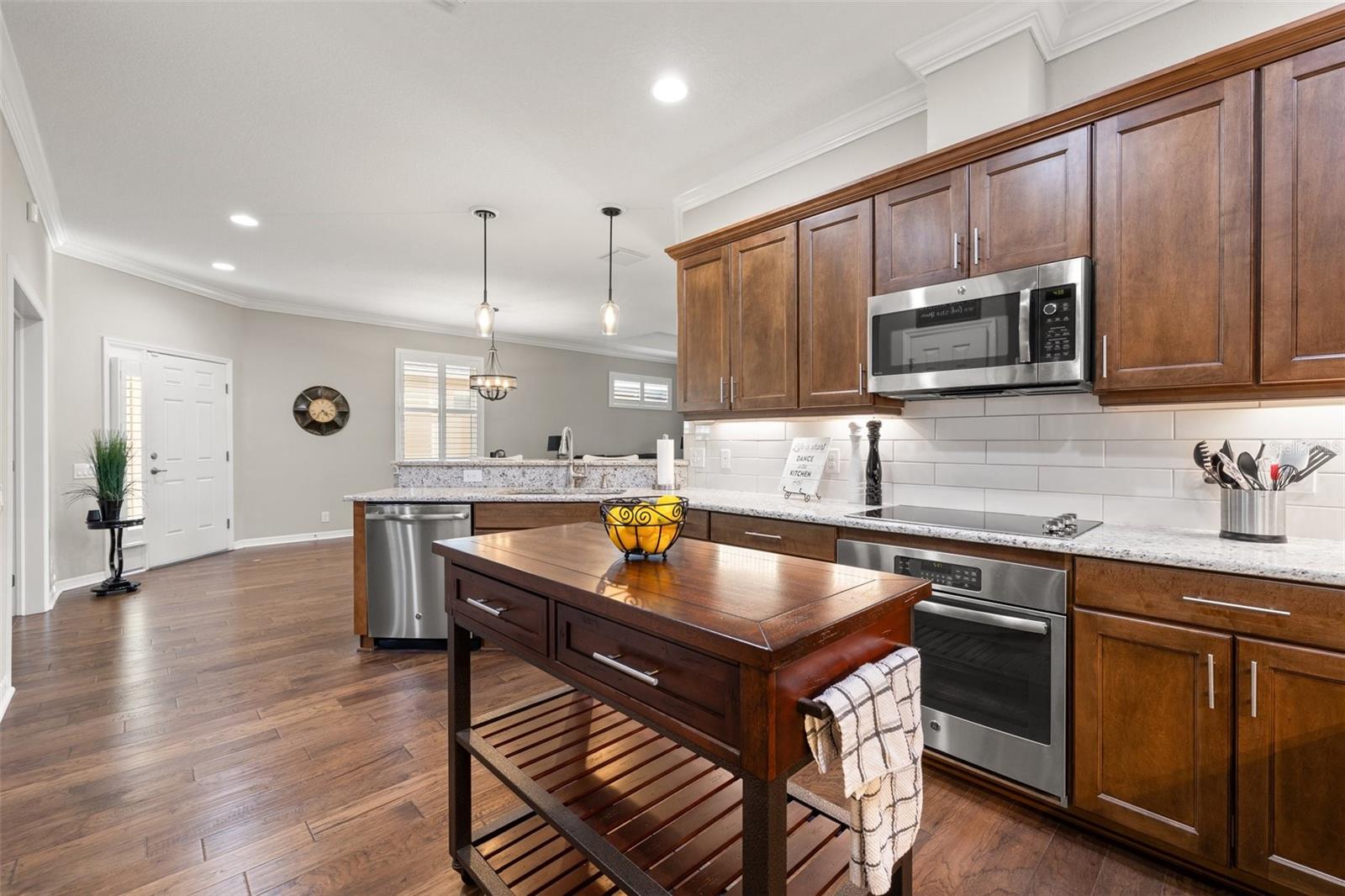 8106 PINE CREST ST, SEMINOLE, FL, 33777