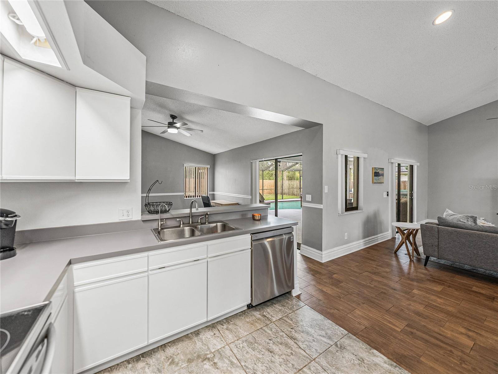 2745 HORSESHOE DR, PLANT CITY, FL, 33566