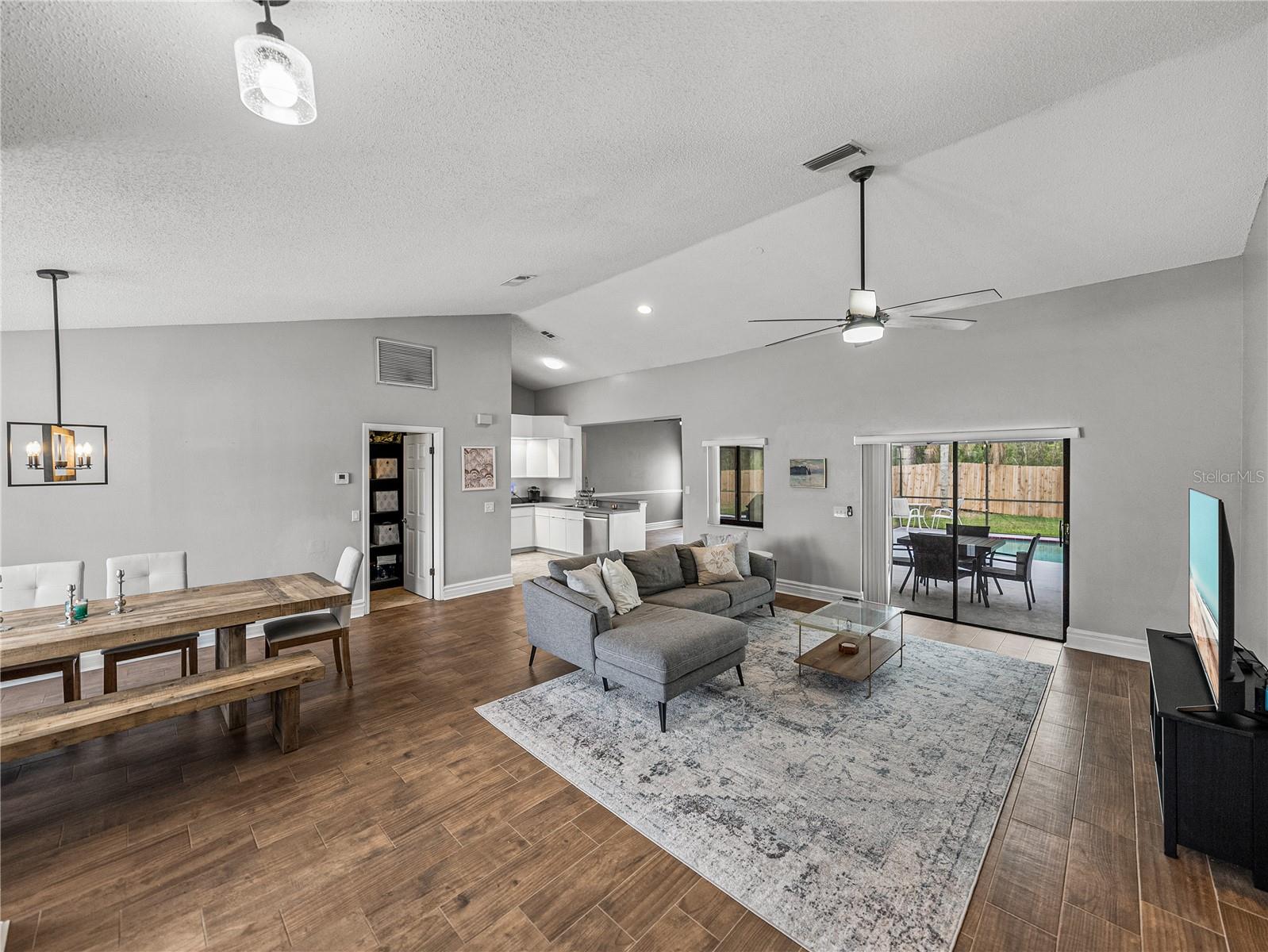 2745 HORSESHOE DR, PLANT CITY, FL, 33566