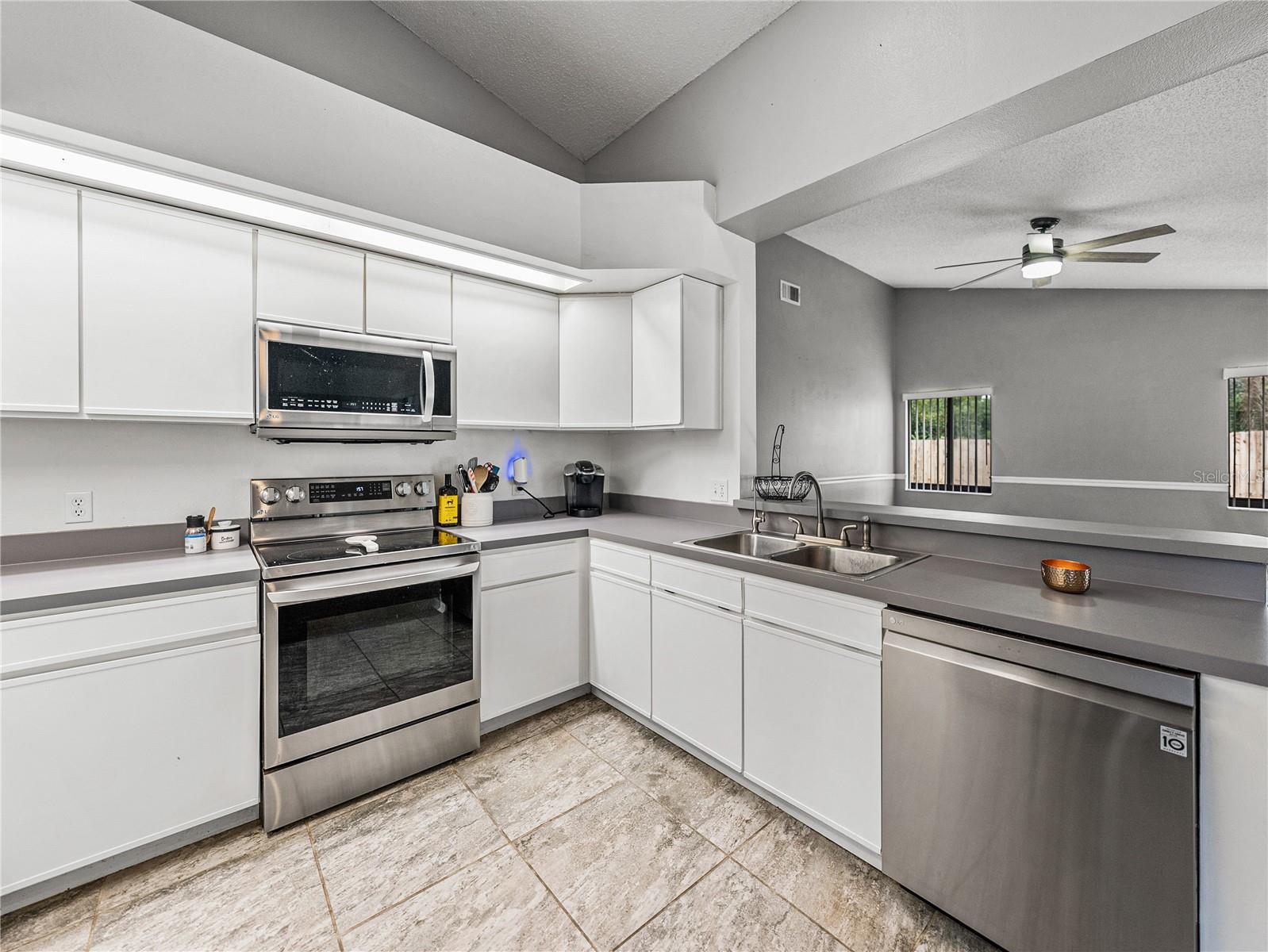 2745 HORSESHOE DR, PLANT CITY, FL, 33566
