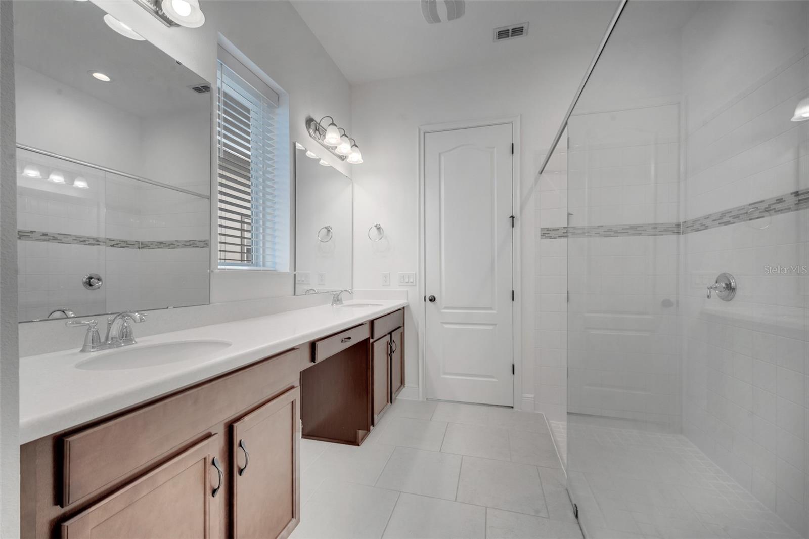 8258 NEMOURS PKWY, ORLANDO, FL, 32827