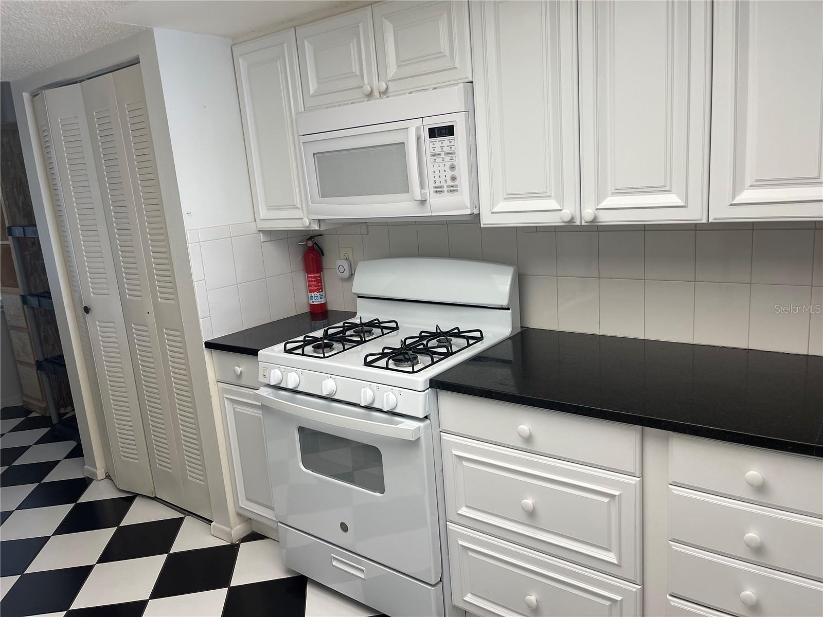 6060 SHORE BLVD S #806, GULFPORT, FL, 33707