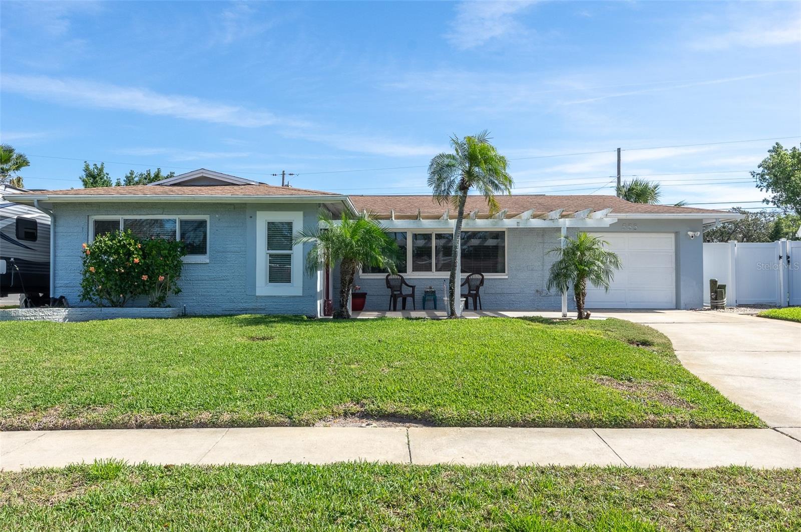 553 E LAKE DR, LARGO, FL, 33771