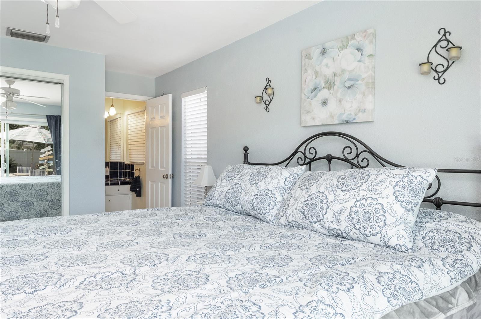 553 E LAKE DR, LARGO, FL, 33771