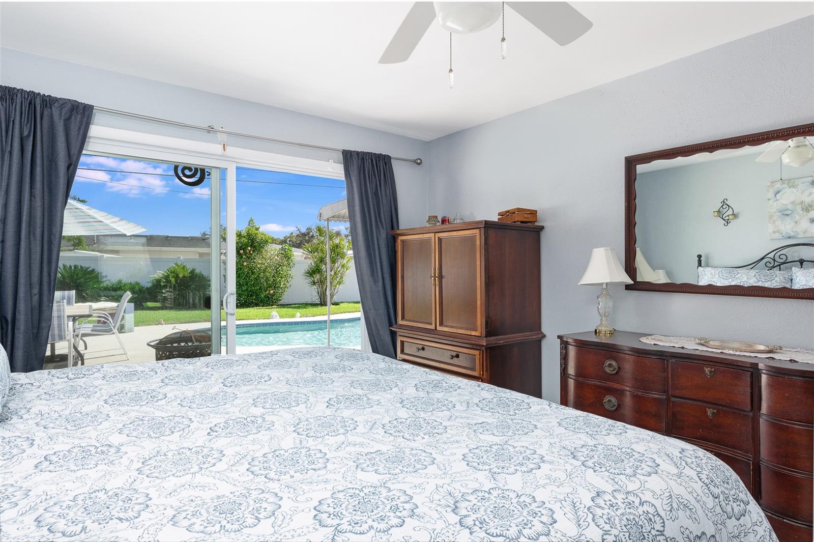 553 E LAKE DR, LARGO, FL, 33771