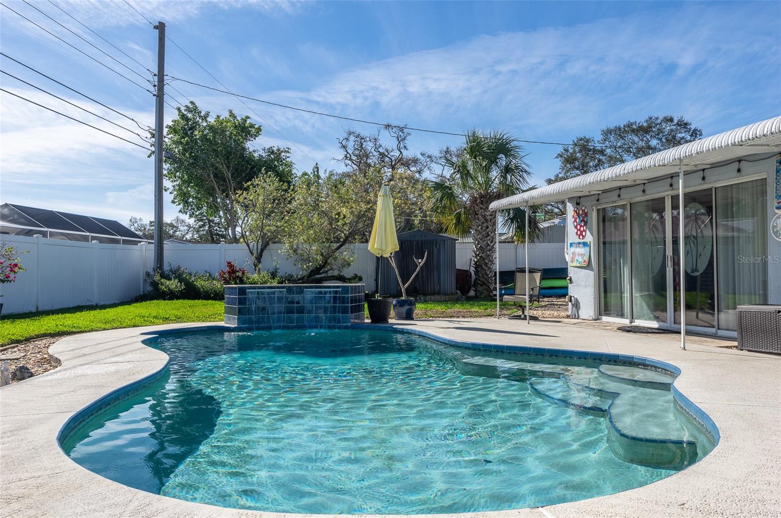 553 E LAKE DR, LARGO, FL, 33771