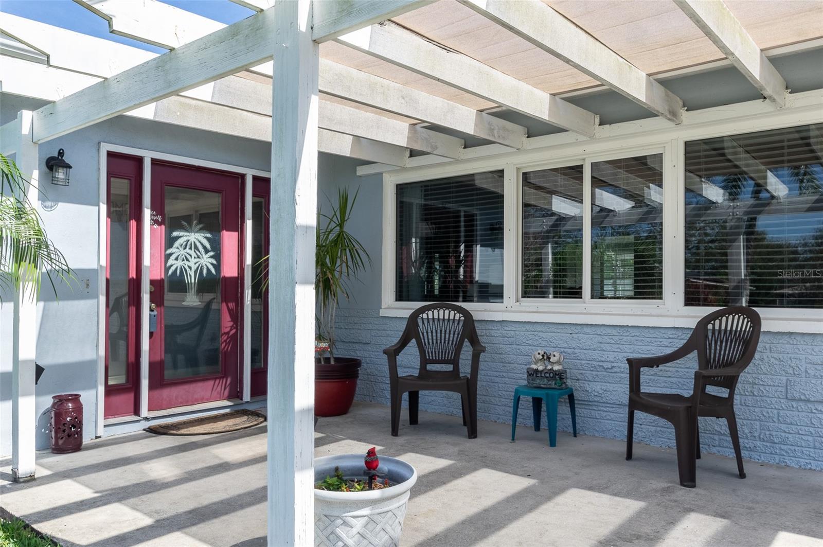 553 E LAKE DR, LARGO, FL, 33771